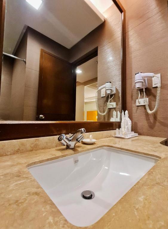 District 21 Hotel Iloilo City Exteriér fotografie