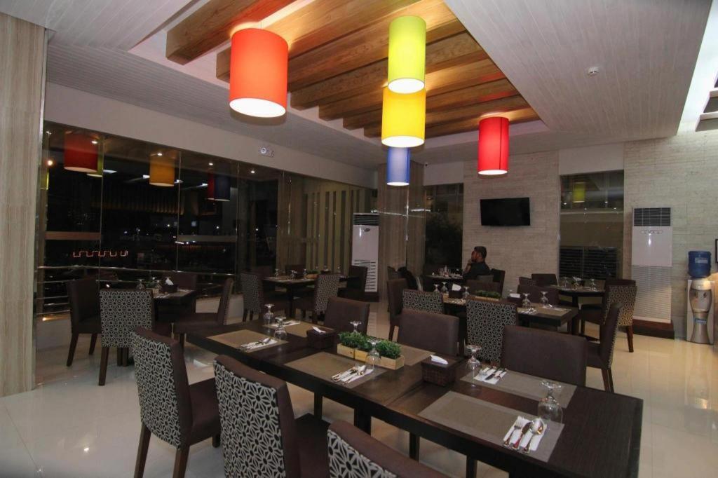 District 21 Hotel Iloilo City Exteriér fotografie